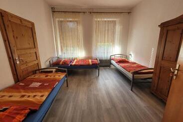 ユースホステル Pension Für Monteure