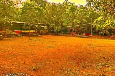 בית מלון כפרי Hill View Resort With Swimming Pool
