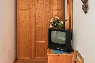 هتل Appartementhaus Saroja