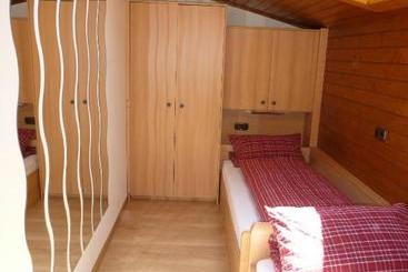 هتل Appartementhaus Zillertal