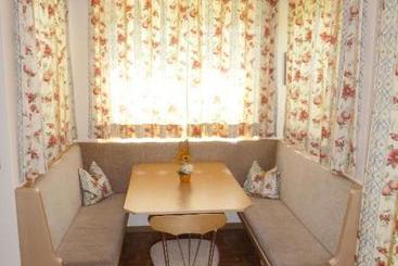 هتل Appartementhaus Zillertal