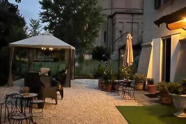 تختخواب و صبحانه Il Castello Di Alberico