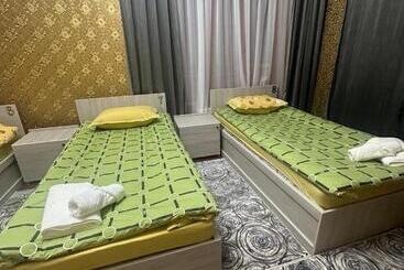 פנסיון Qamar Family Guest House