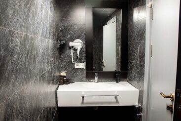 Shelter Inn Hotel & Spa