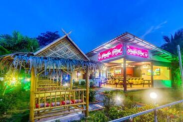 הוסטל The Travelers Friend En Suite Dorm Room Ac