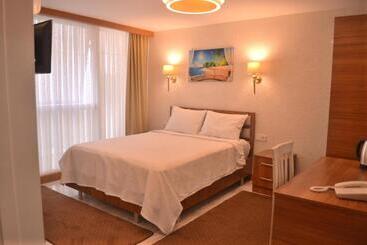 ホテル Dmr Grand Family Airport