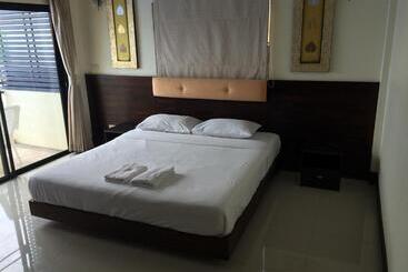 Общежитие Crystal Clear Apartments