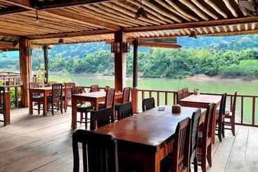 پانسیون Rainbow Guest House