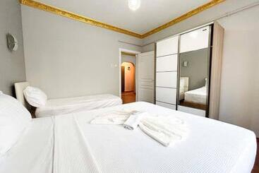 Aparthotel Anova Pera Suit