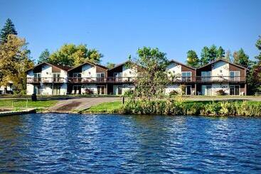 ホテル Bridge Inn Tomahawk  1st Floor, 2 Queen Size Bed, Walkout, River View