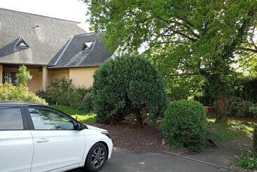 פנסיון Logement Indépendant Avec Parking Privé Et Terrasse, Au Calme