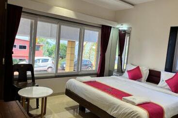 فندق صغير Forest Breeze Inn