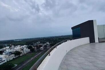 Отель Fortune Penthouse 11th Floor With Sky Orbit Swimming Pool And Gym