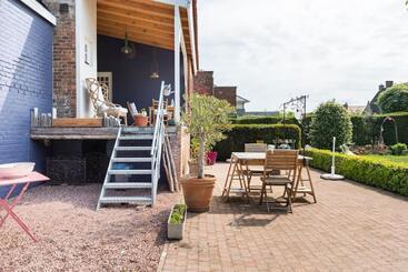住宿加早餐  Gastenverblijf In Belle Epoque Woning