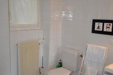 פנסיון Room In Guest Room   Maison Lamerique Welcome You To One Of Their Rooms Dogs Are Also Welcomed