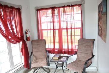 هتل 9th Ave Hostel