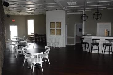 هتل Colonial Mountain Inn