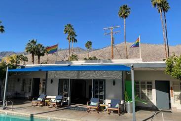 Otel Desert Paradise Gay Mens Clothing Optional Resort