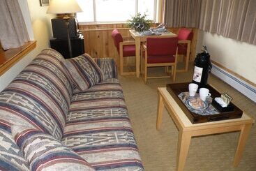 The River's Edge Motel Lodge & Resort