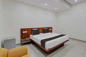 Отель Collection O Kanha Inn