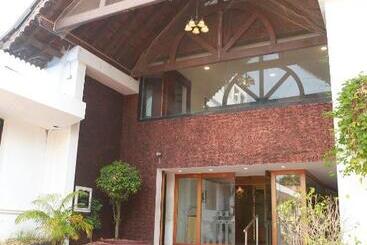 בית מלון כפרי The Vijaya Palace