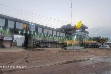 Отель Cm Palace & Guest House & P.gs