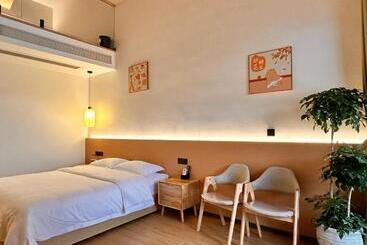 Отель Slowdown Hostel Wulong
