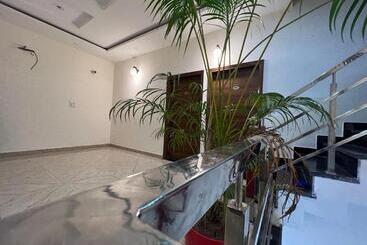 Отель The Crown , Top Rated & Most Awarded Property In Chandigarh, Zirakpur & Tricity