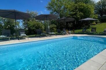 ベッドアンドブレックファースト Les 15 Chenes Chambres D Hôtes, Parc Arboré De 5000 M2 à 20km Du Puydufou Une Suite Familiale Et 3 C