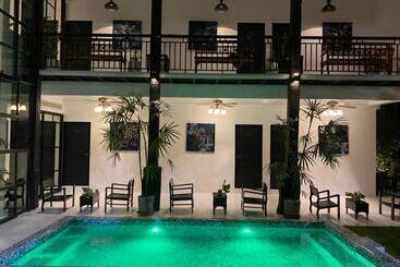בית מלון כפרי The Courtyard Chiangrai