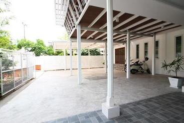 بنسيون Room In Guest Room   Baan Khunphiphit Homestay No2229