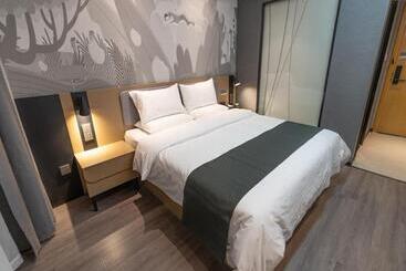 فندق Thank Inn Plus Lanzhou New District Zhongchuan Airport Rainbow City