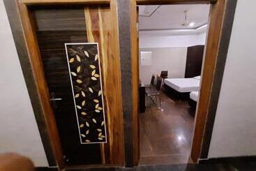 Отель Kjrresidency& Rooms