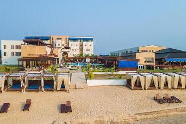 בית מלון כפרי Marlin All Inclusive Resort