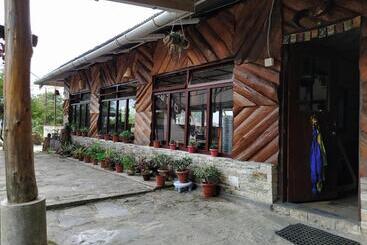 هتل The Nettle And Fern Farmstay