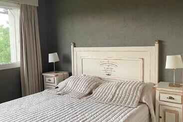 هتل آپارتمان Las Calandrias De Tandil, Casa Rural