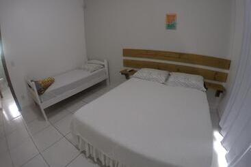 הוסטל Florianópolis Pousada Moçambeach