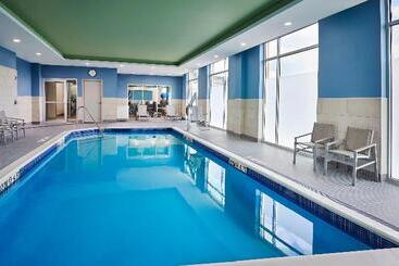 فندق Holiday Inn Express & Suites Windsor East   Lakeshore, An Ihg