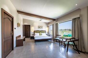 ホテル Parijat Lake Resort By Goldmark, Madhai  Satpura National Park
