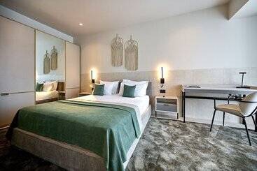 هتل آپارتمان Alezzi Infinity Resort & Spa