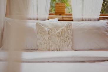 Bed and Breakfast Hideout Eco Bamboo House Bali
