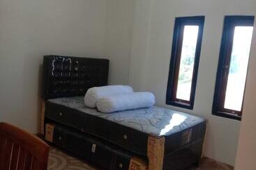 هتل Express O 91722 Home Stay Dan Sewa Mobil Jhon S Family