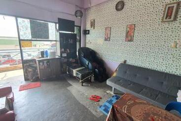 Отель Spot On 90836 Penginapan Almera