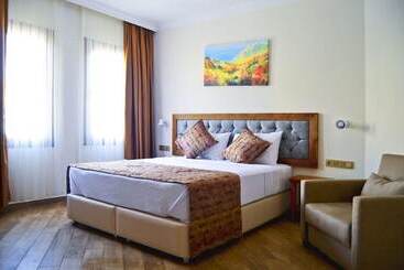 Troi̇ada Otel