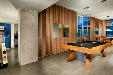 هتل Modern Apartment Rentals