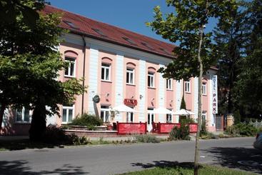 فندق Park  & étterem, Nagyatád