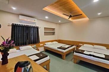 호텔 Shivansh Executive