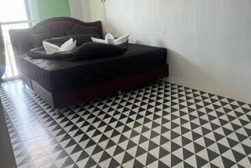 هتل Yok Guest House