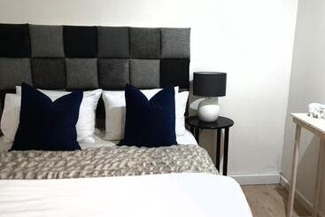 פנסיון Casa La Moore Self Catering Accomodation