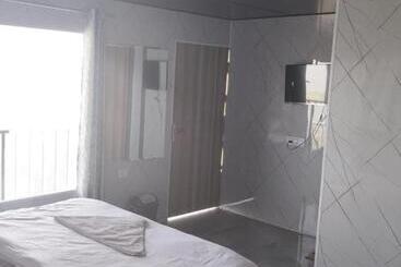 酒店 Neilkanthdhanaulti